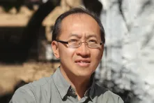 King-Wa Fu Profil Webseite 1440
