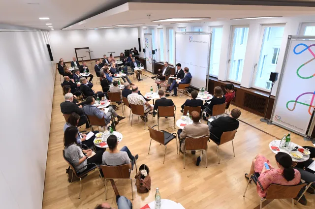 James Kondo_Lunch Talk_RBS_0119_1.jpg 