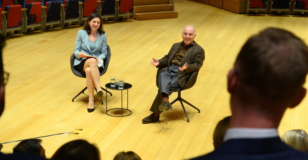 Sandra Breka and Daniel Barenboim in conversation on the occasion of the Richard von Weizsäcker Forum 2021